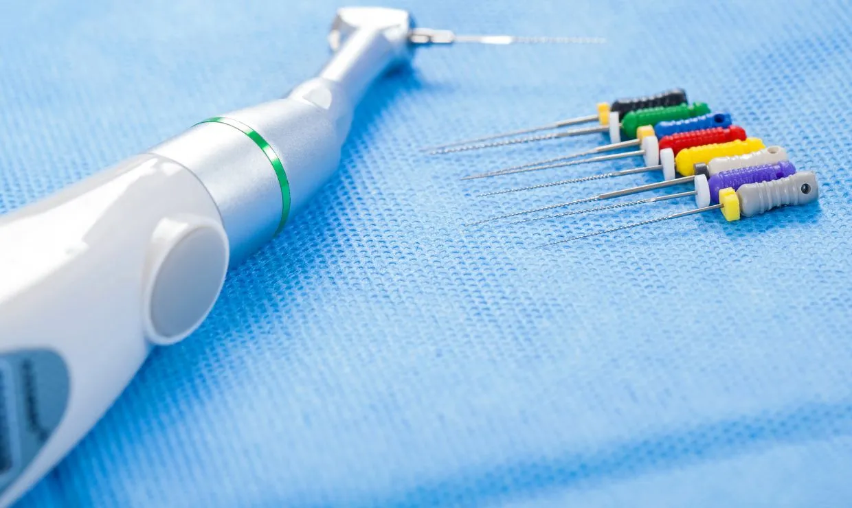 endodoncija zubarski instrumenti
